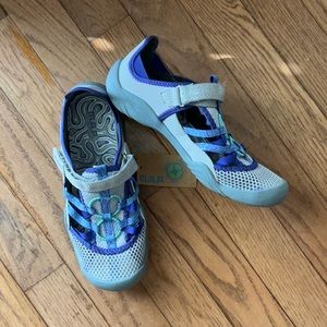 Girls size 3 MAP sandals *NWT*